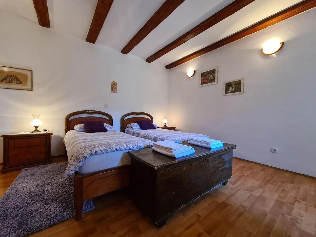 House Letizia 2147 Villa Sisan 0*,